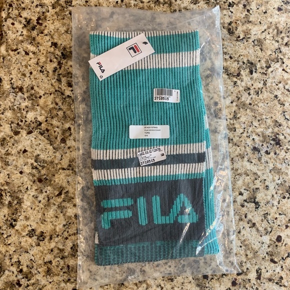🧣Fila Ribbed Scarf - Picture 2 of 3